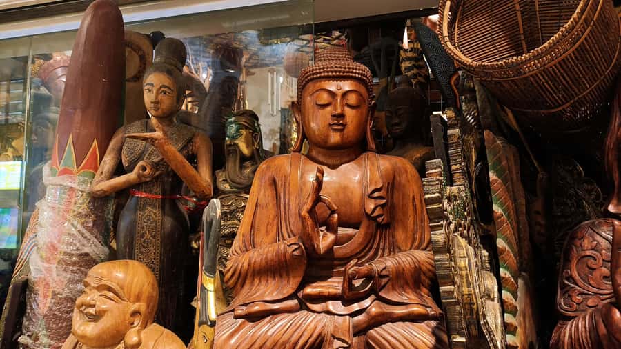 Kuala Lumpur: Evening Tour with Kuala Lumpur Tower Tickets - Sri Maha Mariamman Temple adds a burst of color