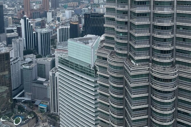 Kuala Lumpur Full Day City Tour with Petronas Twin Tower Tickets - Batu Caves: Hindu shrines outside the city