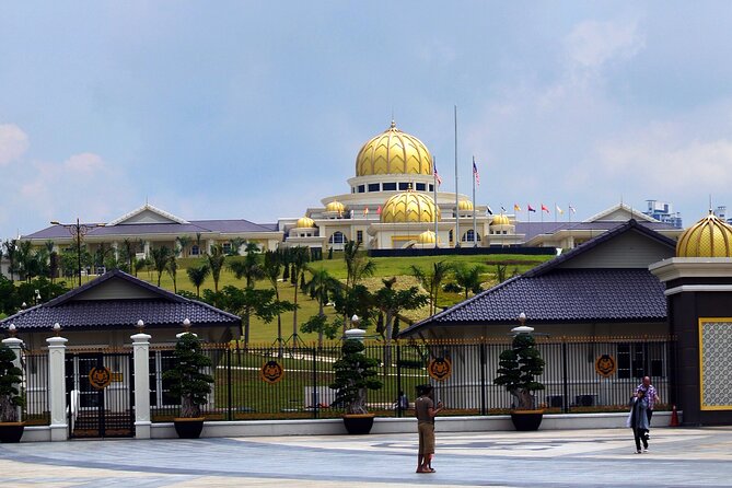 Kuala Lumpur Full Day City Tour with Petronas Twin Tower Tickets - KL Tower and the extra fee to plan for