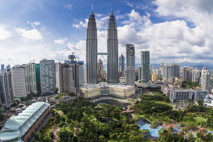 Kuala Lumpur Full-Day Sightseeing Tour with Batu Caves - Batu Caves and the climb to the Temple Cave