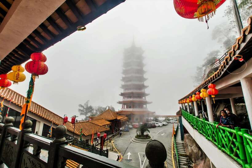Kuala Lumpur: Genting Highland Tour with SkyWorld Theme Park - Shopping at Genting Highlands Premium Outlets