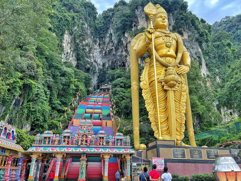 Kuala Lumpur: Genting Highlands & Batu Caves Day Trip - Riding the Genting Skyway above the rainforest