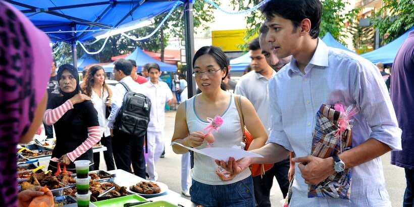 Kuala Lumpur: Half Day Local Food Walking Tour - The short rail ride to Kampung Baru