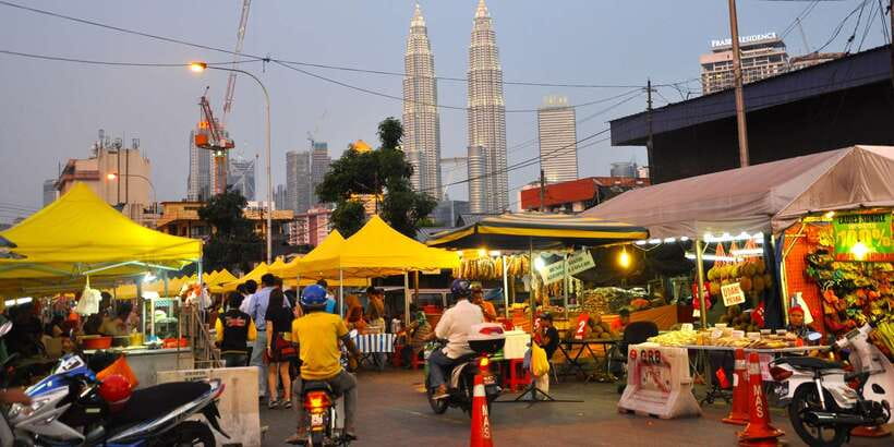 Kuala Lumpur: Half Day Local Food Walking Tour - What the guide adds to the food