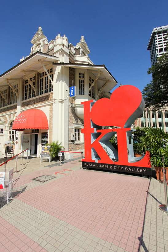 Kuala Lumpur: Half-Day Photo Tour with Petronas Twin Towers - Hotel pickup starts the day without a city scramble