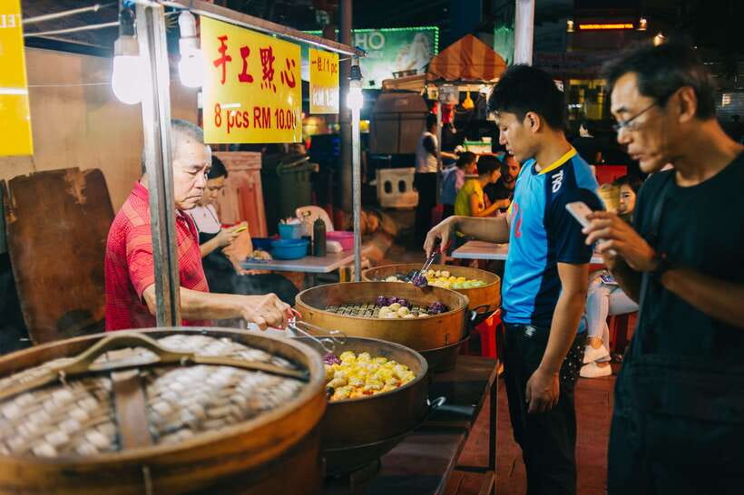 Kuala Lumpur: Local Street Food Night Tour - Who should book this food tour?