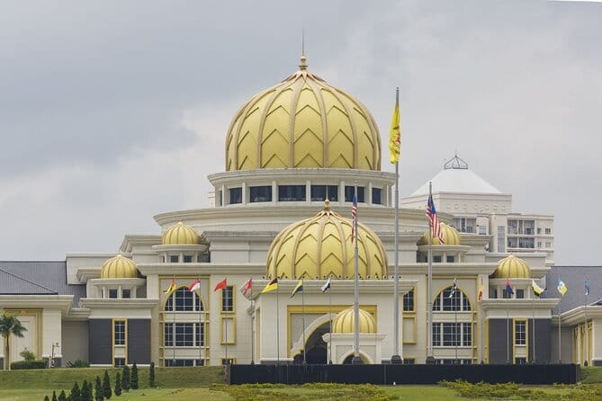 Kuala Lumpur Malacca River Cruise and Historical Tour with Lunch - Peranakan lunch and the 40-minute river cruise