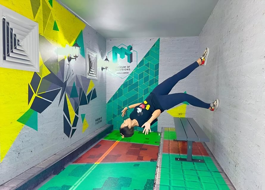 Kuala Lumpur: Museum Of Illusions Standard Admission Ticket - The Ames Room makes size look impossible