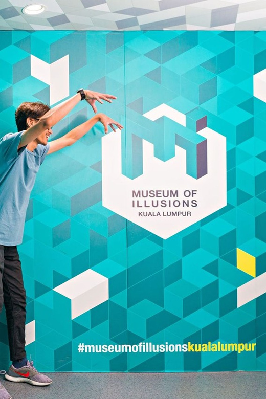 Kuala Lumpur: Museum Of Illusions Standard Admission Ticket - The Vortex Tunnel turns a walkway into a challenge
