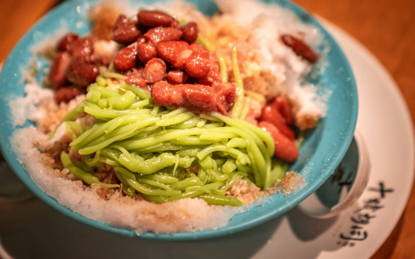 Kuala Lumpur: Nightlife Street Food Tour with 6 Tastings - What the guides add to the experience