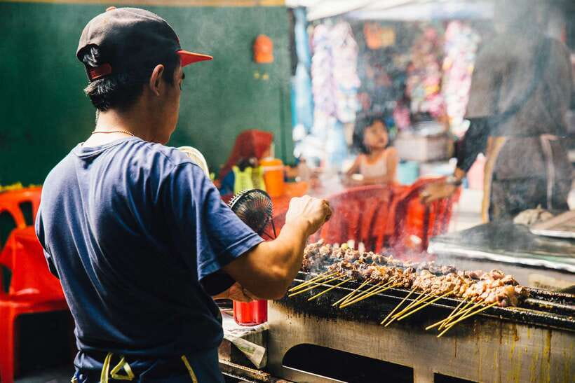 Kuala Lumpur: Private Food Tour – 10 Tastings with Locals - Walking through Petaling Street