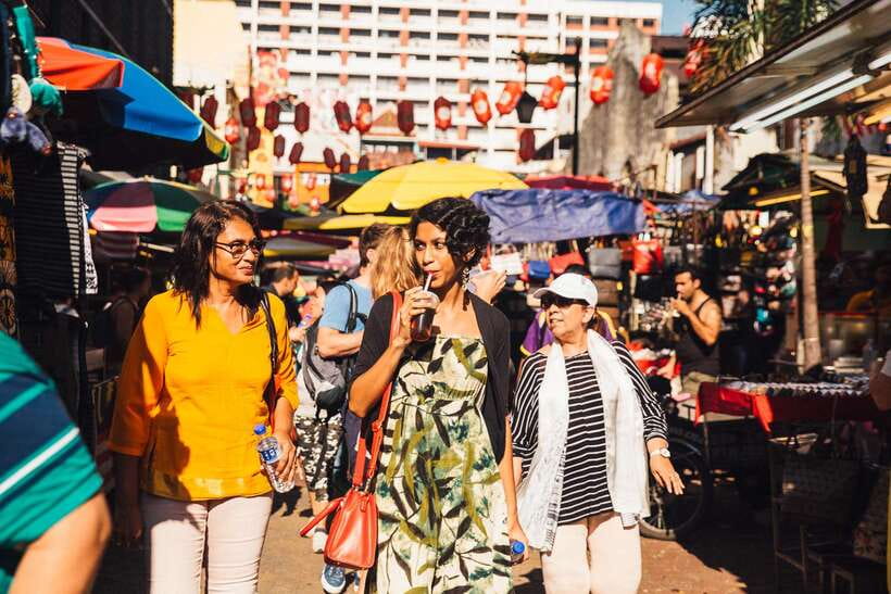 Kuala Lumpur: Private Food Tour – 10 Tastings with Locals - What local guides add to the meal