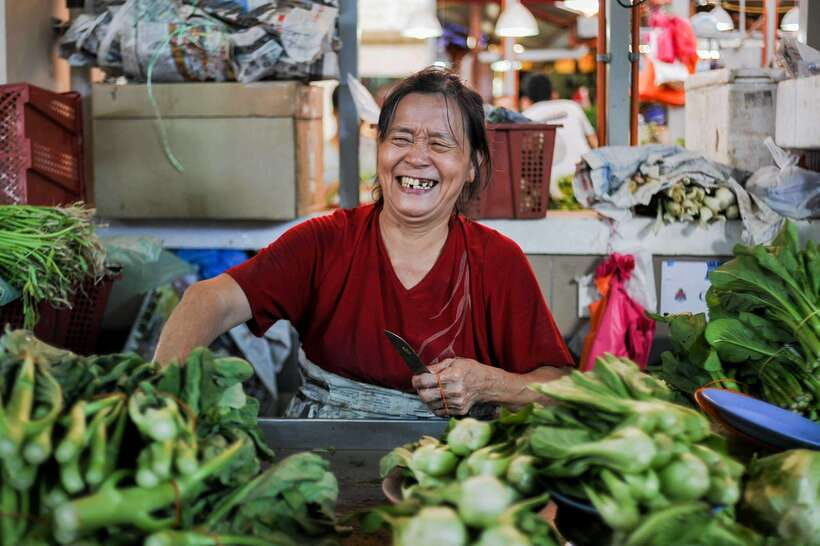 Kuala Lumpur: Private Food Tour – 10 Tastings with Locals - Meeting your host at Central Market