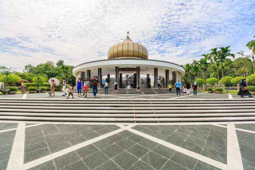 Kuala Lumpur: Private Full-Day 10 Wonders Tour - Batu Caves and the 272-step start
