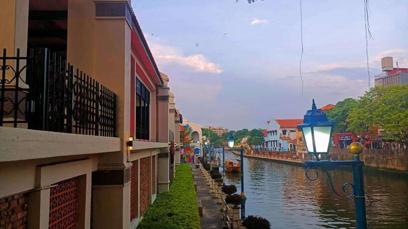 Kuala Lumpur: Private Malacca Night Tour w/Cruise & Trishaw - Climbing St. Paul’s Hill and reaching A’ Famosa