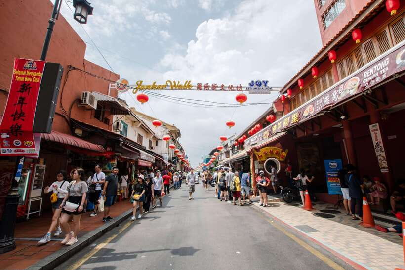 Kuala Lumpur: Private Malacca Night Tour w/Cruise & Trishaw - Walking through Chinatown and Jonker Street