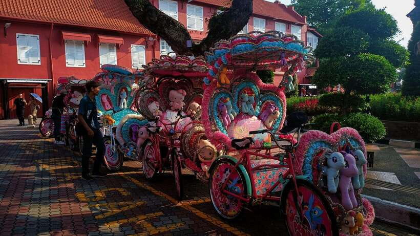 Kuala Lumpur: Private Malacca Night Tour w/Cruise & Trishaw - A colorful trishaw ride after dark