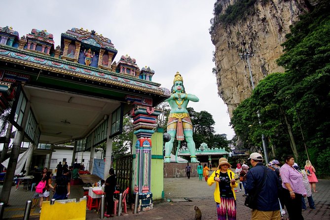 Kuala Lumpur Private Tour to Batu Caves Hotsprings And Waterfalls - What to pack for the caves and waterfall