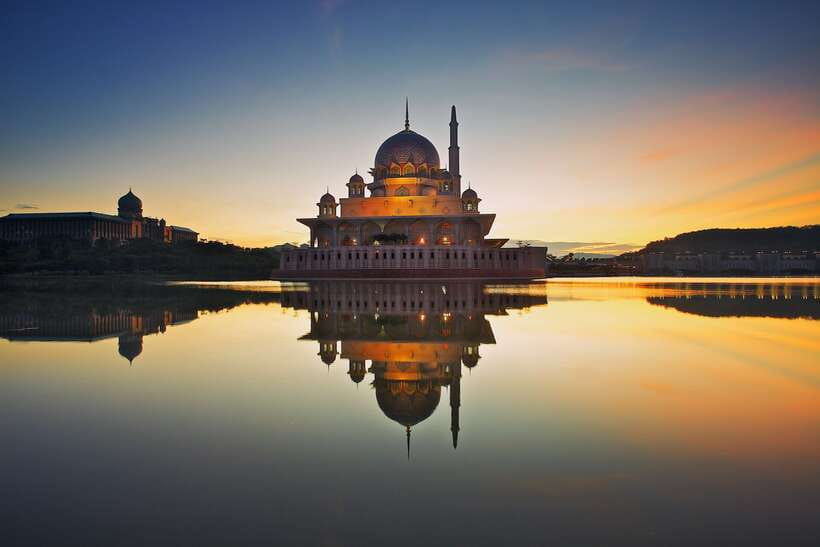 Kuala Lumpur, Putrajaya & Batu Caves Tour - Why Batu Caves makes the strongest opening