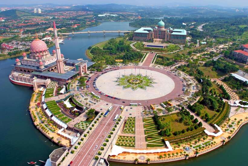 Kuala Lumpur, Putrajaya & Batu Caves Tour - What the private vehicle adds