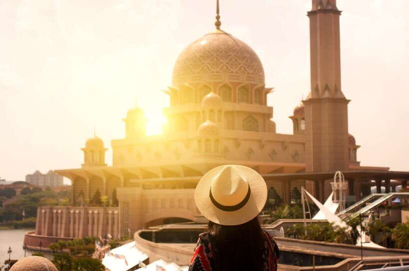 Kuala Lumpur: Putrajaya City Tour with Lake Cruise - Putra Mosque, the tour’s visual centerpiece