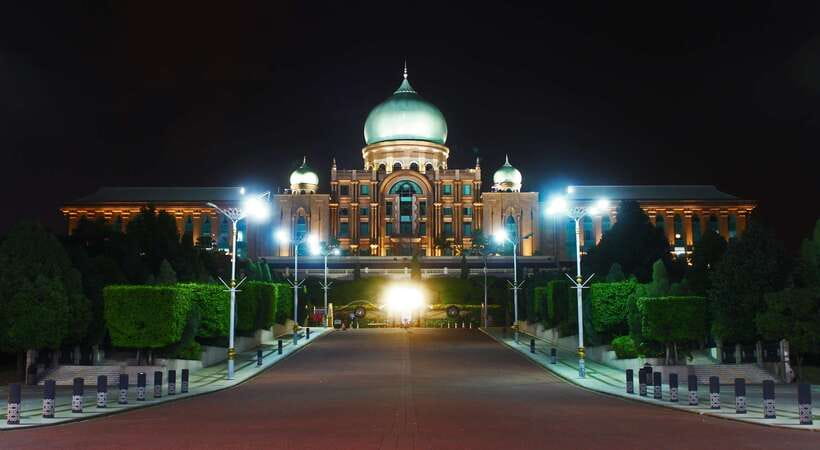 Kuala Lumpur: Putrajaya City Tour with Lake Cruise - Taman Warisan, where rubber and fruit tell Malaysia’s story