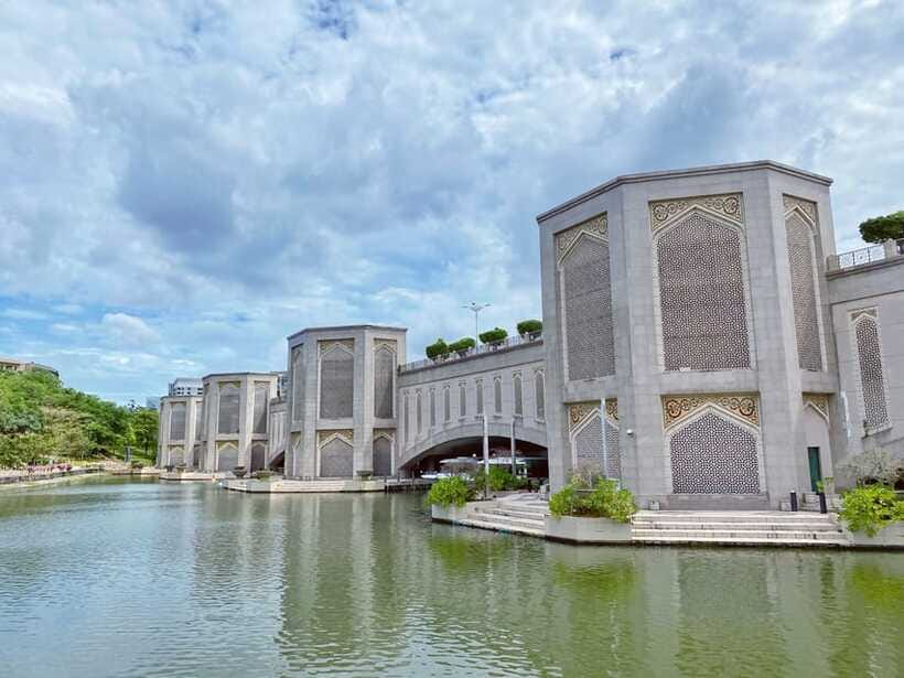 Kuala Lumpur: Putrajaya Tour Half Day Tour [Shared/Private] - Seeing Perdana Putra and Putra Bridge