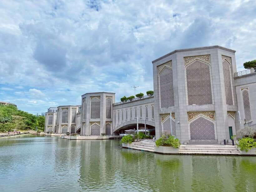 Kuala Lumpur: Putrajaya Tour Half Day Tour [Shared/Private] - Starting from Kuala Lumpur’s Golden Triangle