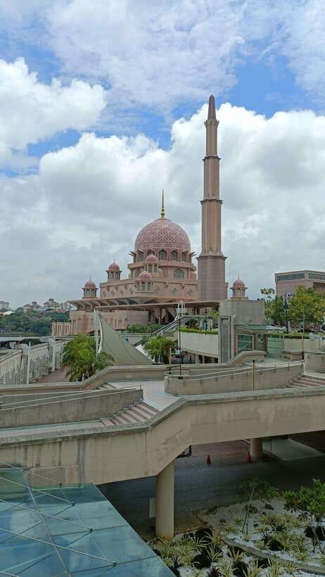 Kuala Lumpur: Putrajaya Tour with Hotel Pickup - Why Putrajaya makes a good half-day outing