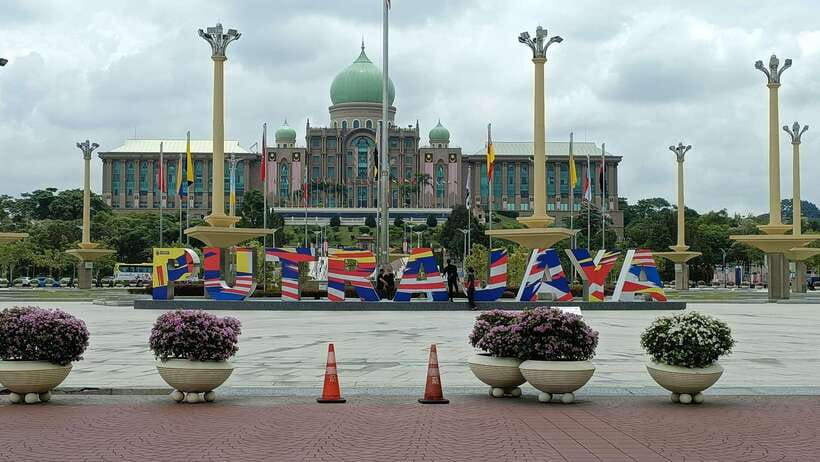 Kuala Lumpur: Putrajaya Tour with Hotel Pickup - The drive from Kuala Lumpur and hotel pickup