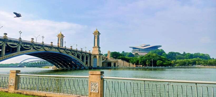 Kuala Lumpur: Putrajaya Tour with Traditional Boat Cruise - Why Putrajaya makes a useful half-day trip