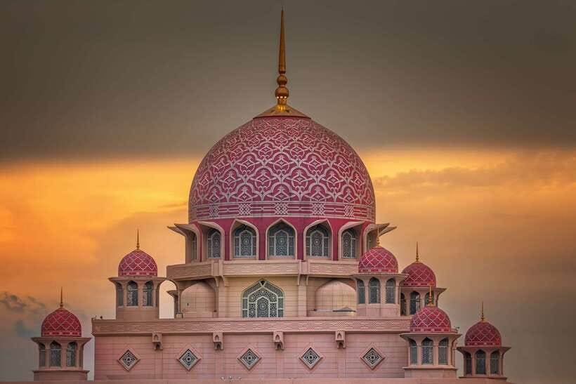 Kuala Lumpur: Putrajaya Tour with Traditional Boat Cruise - Palace of Justice and Malaysia’s court system