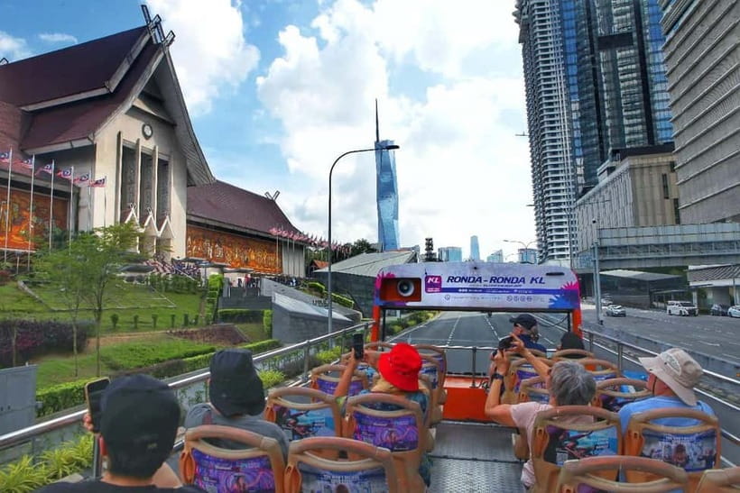 Kuala Lumpur: Ronda Hop-On Hop-Off City Sightseeing Bus Pass - City Route: towers, shopping, and the modern center
