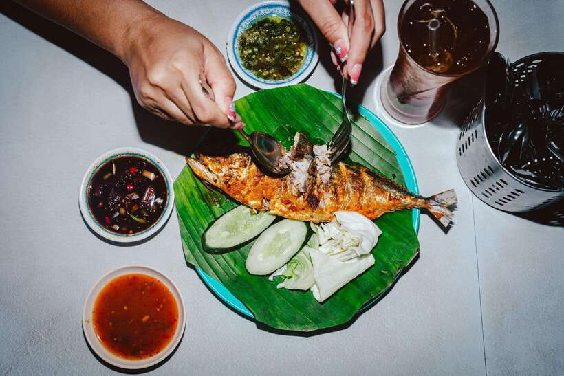 Kuala Lumpur: Sambal Street Food Tour with 15+ Tastings - Nasi lemak, rendang, and the Malaysian classics