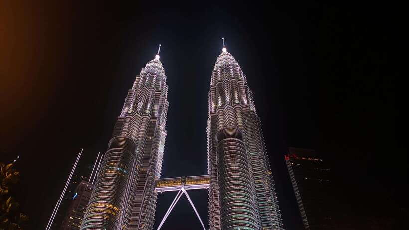 Kuala Lumpur: Sightseeing, Markets, and Food Night Tour - Central Market and Petaling Street: two very different kinds of shopping