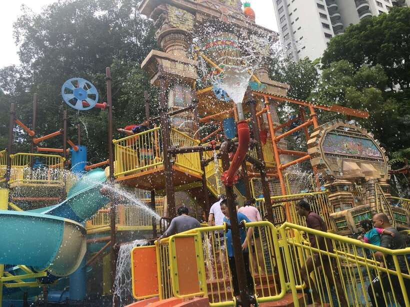 Kuala Lumpur: Sunway Lagoon Theme Park Ticket with Transfer - Wildlife Park and the interactive zoo