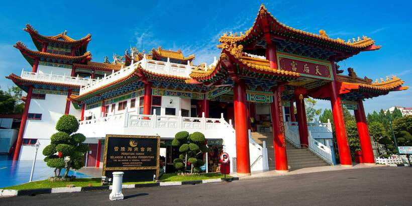 Kuala Lumpur: Temple & Shrine Private Half Day Tour - The National Mosque’s umbrella-shaped dome