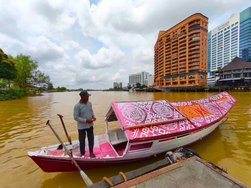 Kuching: Walking Tour with Sampan Boat Ride and Lunch - Darul Hana Bridge and the India Mosque
