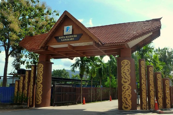 Langkawi: Flexible 6 Hours Tour - Oriental Village adds more than a cable car ride