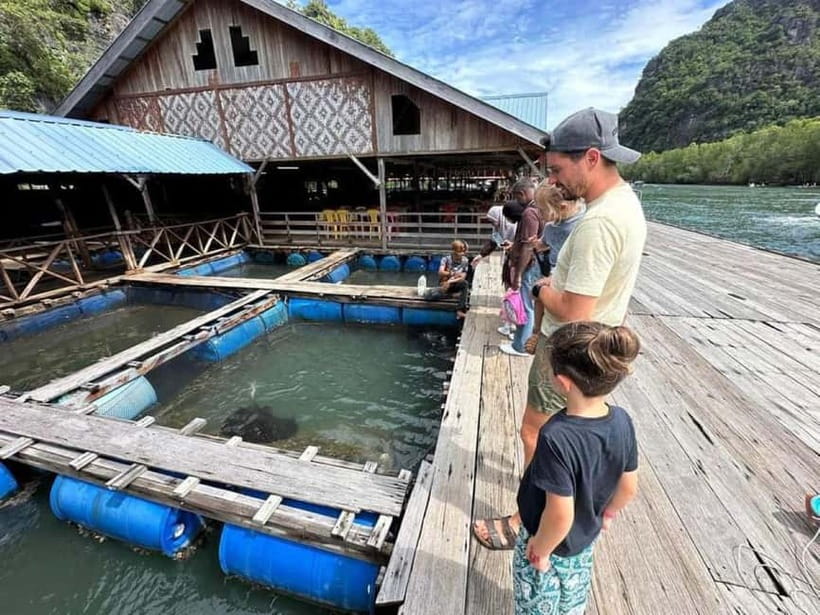 Langkawi: Floating Restaurant & Snorkeling Trip - Choosing lunch at the restaurant