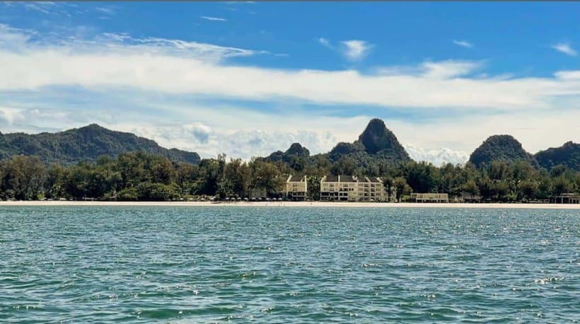 Langkawi: Half-Day Private Kilim River Mangrove Boat Tour - Eagles, fish tanks, and the floating restaurant