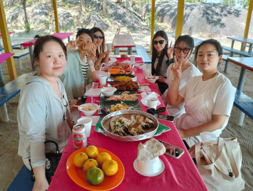 Langkawi Island: Hopping 5 in 1 Grand Tour - Fishing between the islands