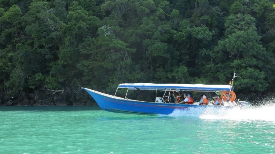 Langkawi: Island Hopping Tour - Singa Besar’s wildlife and the limits of the stop