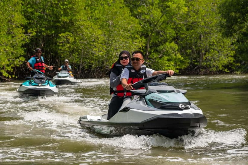 Langkawi: Jet Ski Tour UNESCO Kilim Geopark Free Video - Talam Dua Muka Island and the Two Face Beach stop