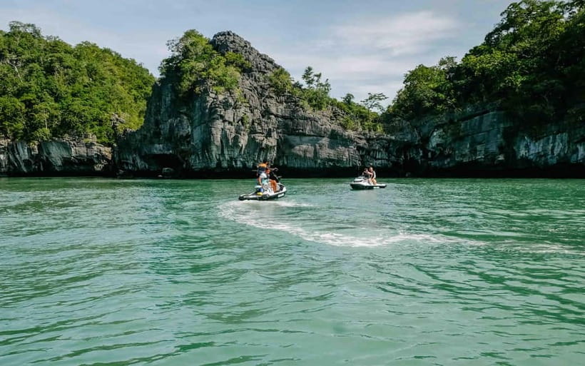 Langkawi: Jet Ski Tour UNESCO Kilim Geopark Free Video - Limestone cliffs and views toward Gorilla Mountain