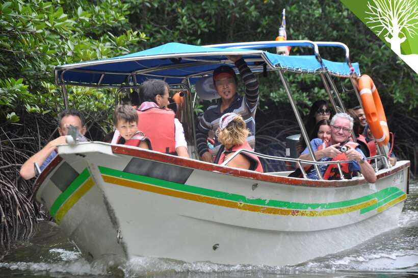 Langkawi: Kilim Mangrove Boat Tour with Lunch and Pickup - Safety briefing before the boat