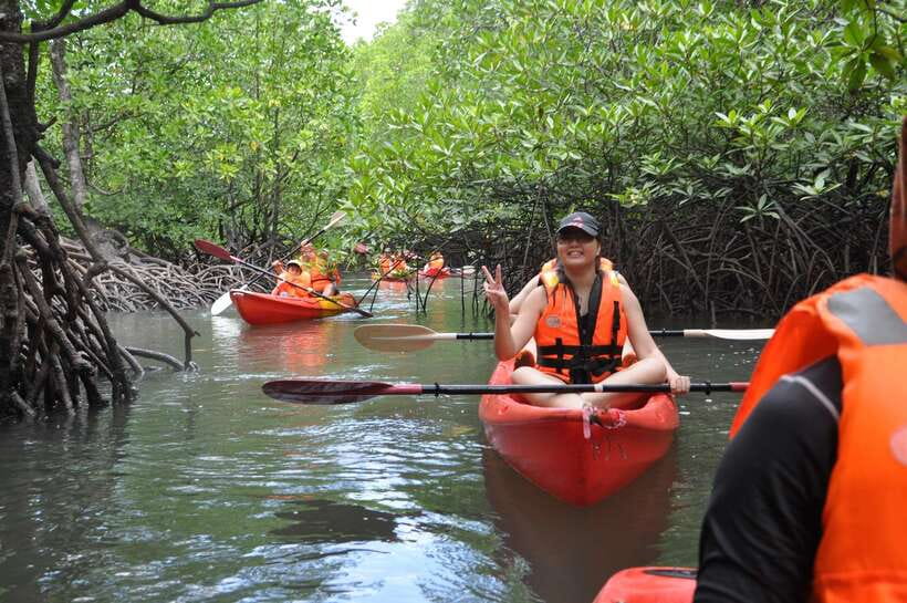Langkawi: Kilim River Mangrove Safari Kayaking Tour - A floating fish farm lunch after about 90 minutes