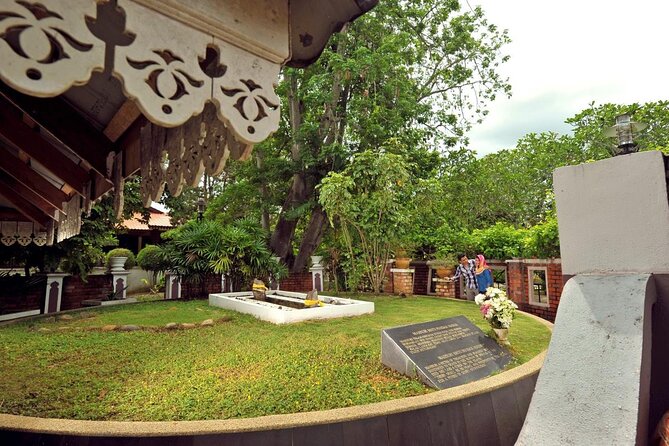 Langkawi Myth & Legend Tour MahsuriTomb TelagaTujuh BerasTerbakar - Cenang Street and Pantai Cenang