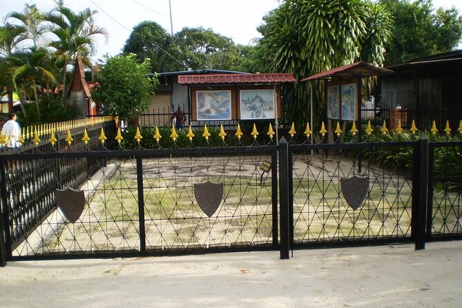 Langkawi Myth & Legend Tour MahsuriTomb TelagaTujuh BerasTerbakar - Eagle Square and Kuah Town shopping