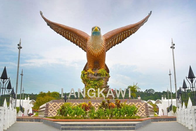 Langkawi: Private Tour with Sky Bridge and Cable Car - Mahsuri Tomb brings a local legend into the day